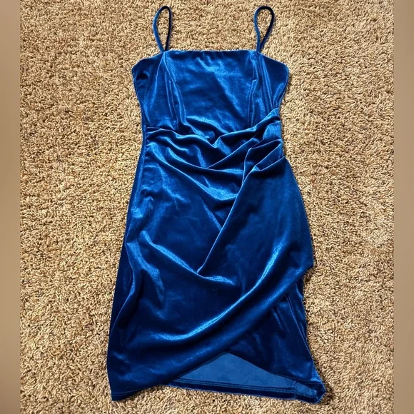 windsor blue velvet dress Elina Formal Velvet Strapless Midi Dress